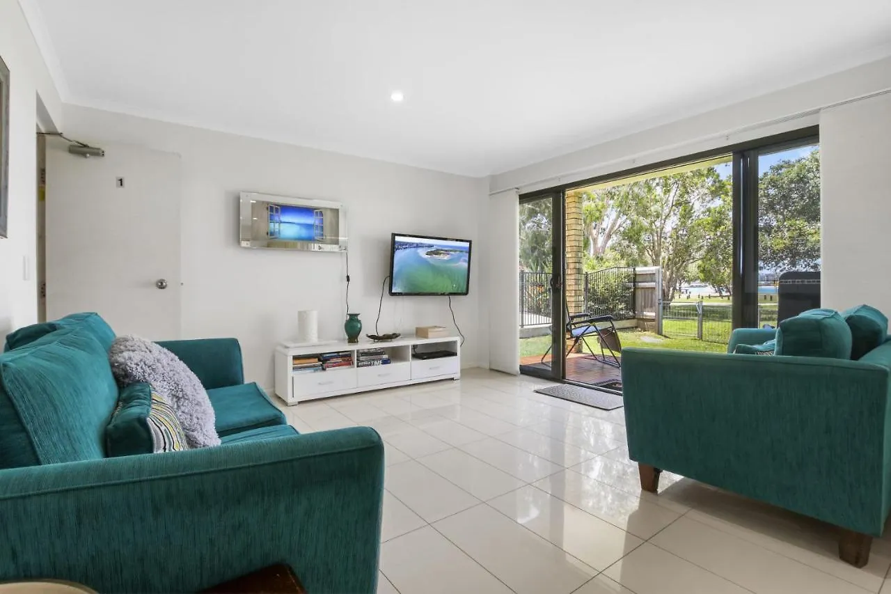 Apartman Golden Shores Unit 1 21 Landsborough Parade Caloundra