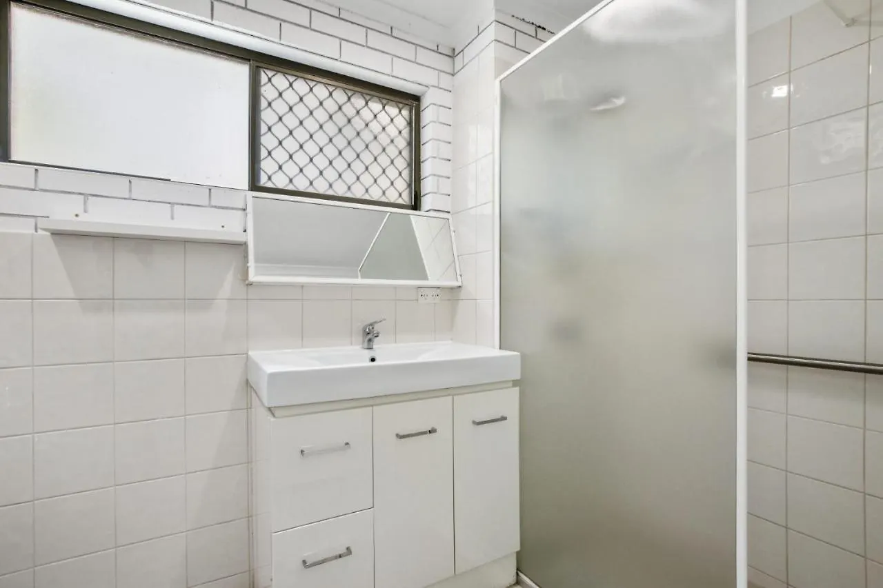 Golden Shores Unit 1 21 Landsborough Parade Caloundra